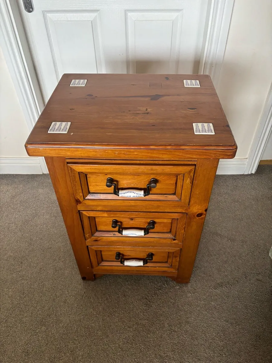 Bedroom furniture - Image 1