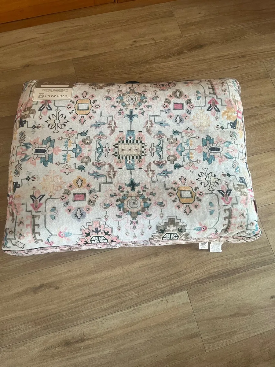 Oversized Pet bed - Image 1