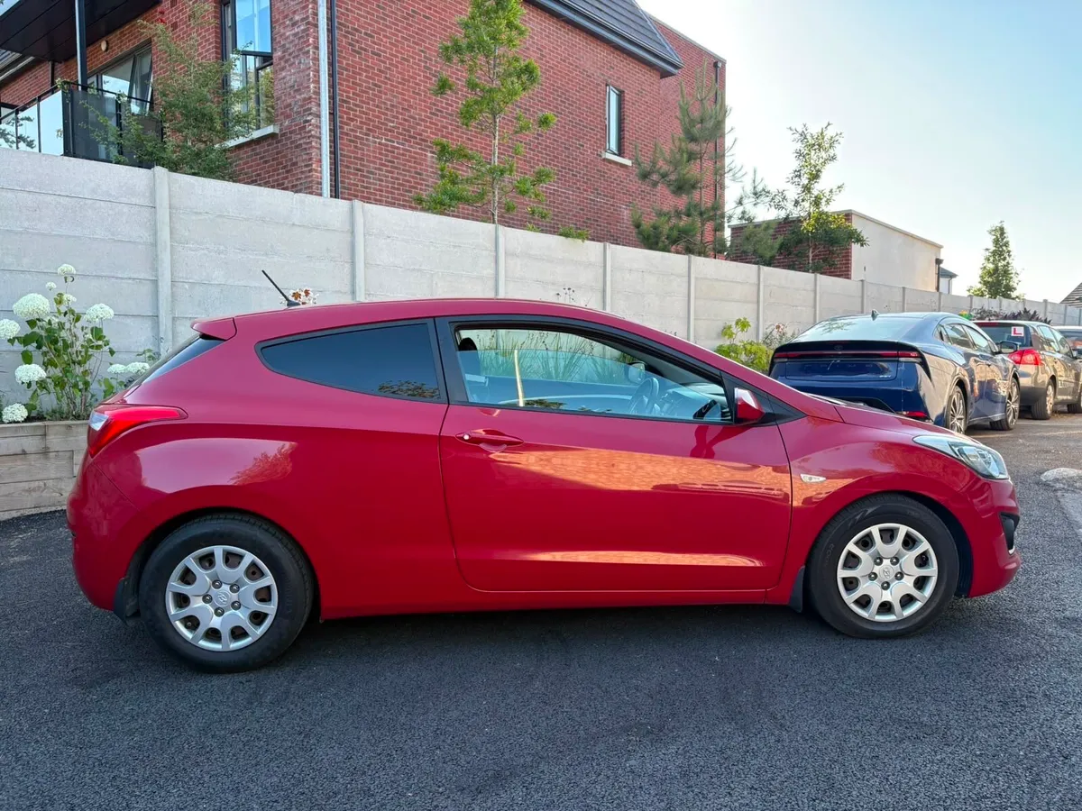 **HYUNDAI I30 PRO**VERY LOW KMS**DOE/TAX** - Image 4