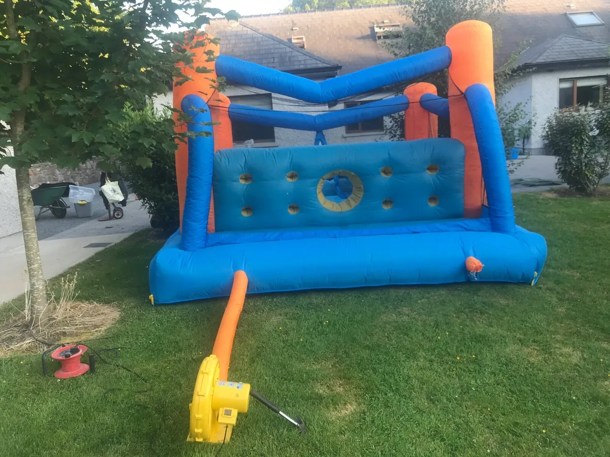 Bouncing castle - Image 2