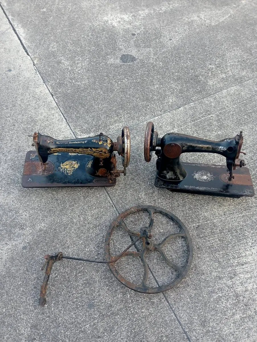 Singer sowing machine - Image 1