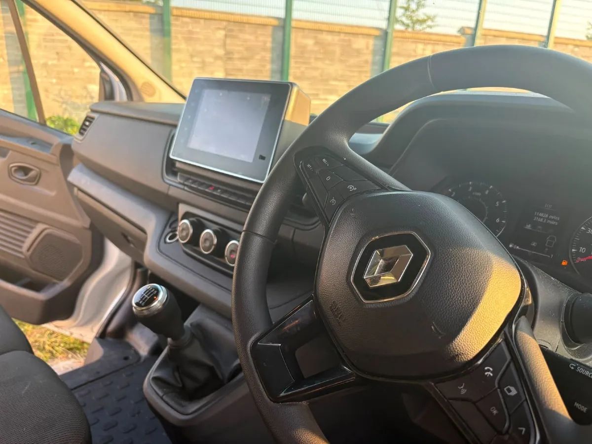 Renault Trafic 2023 - Image 2