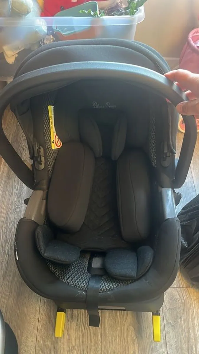 Silver Cross buggy and car seat - Image 1