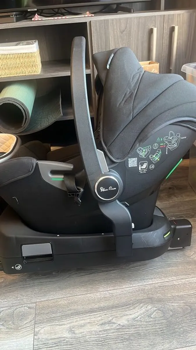 Silver Cross buggy and car seat - Image 2