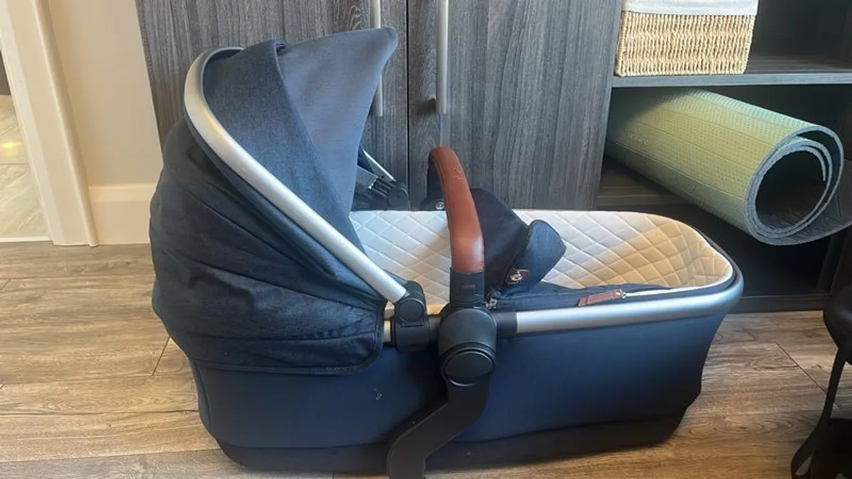 Silver Cross buggy and car seat - Image 3