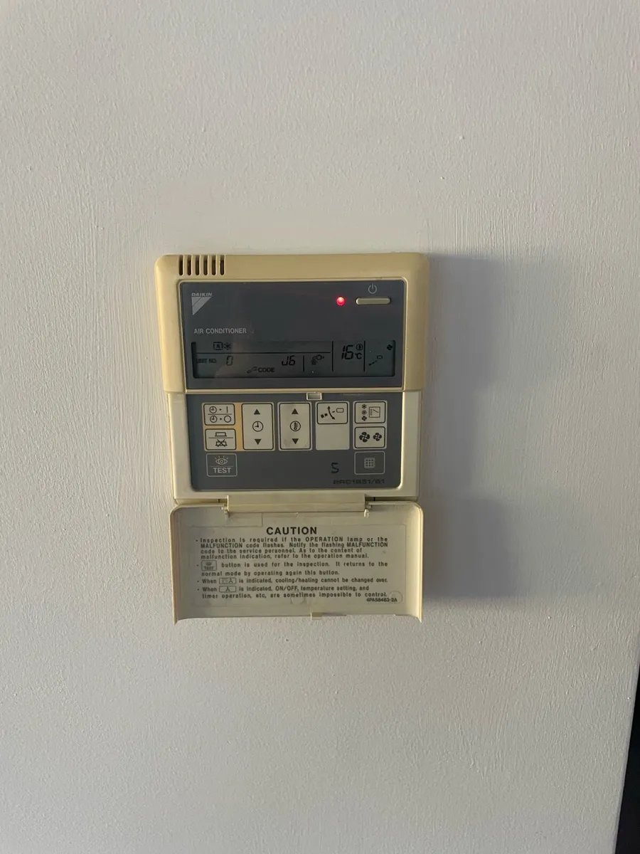 Air conditioning units - Image 2