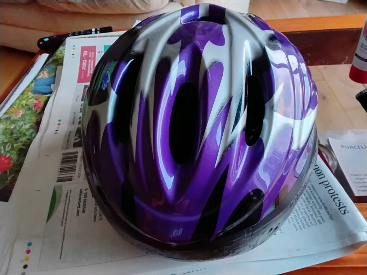 Cycle helmet (ladies) - Image 1