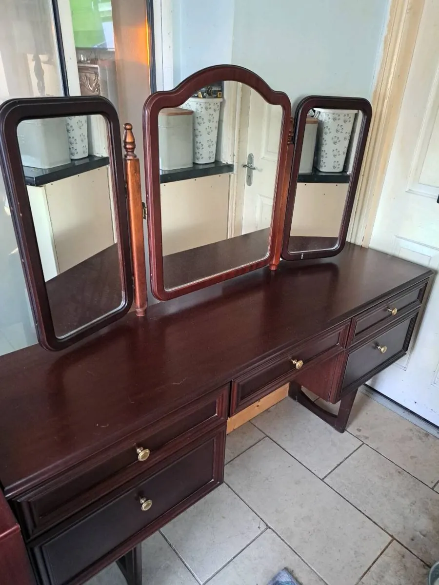 Beautiful Rossmore console table - Image 1
