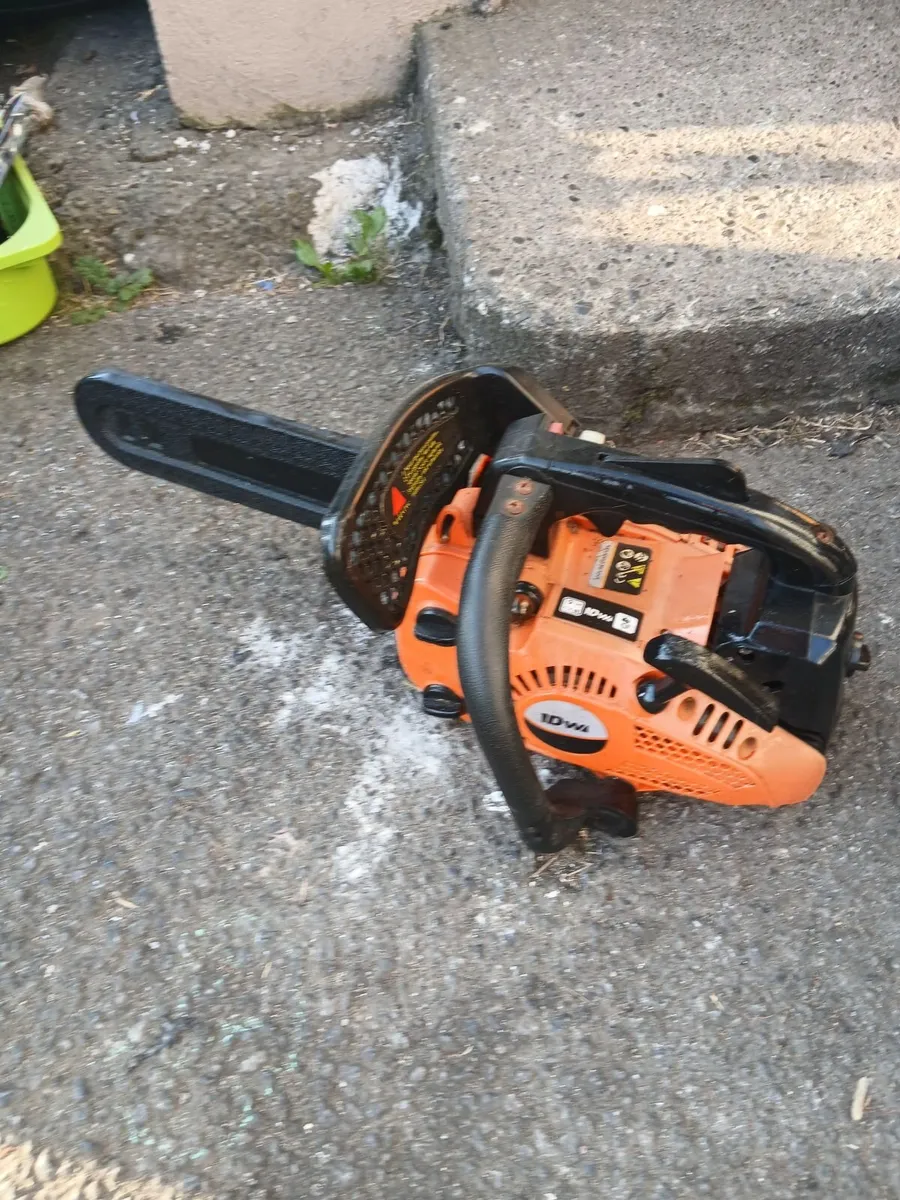 Hand chainsaw working 100-percent priced - Image 1