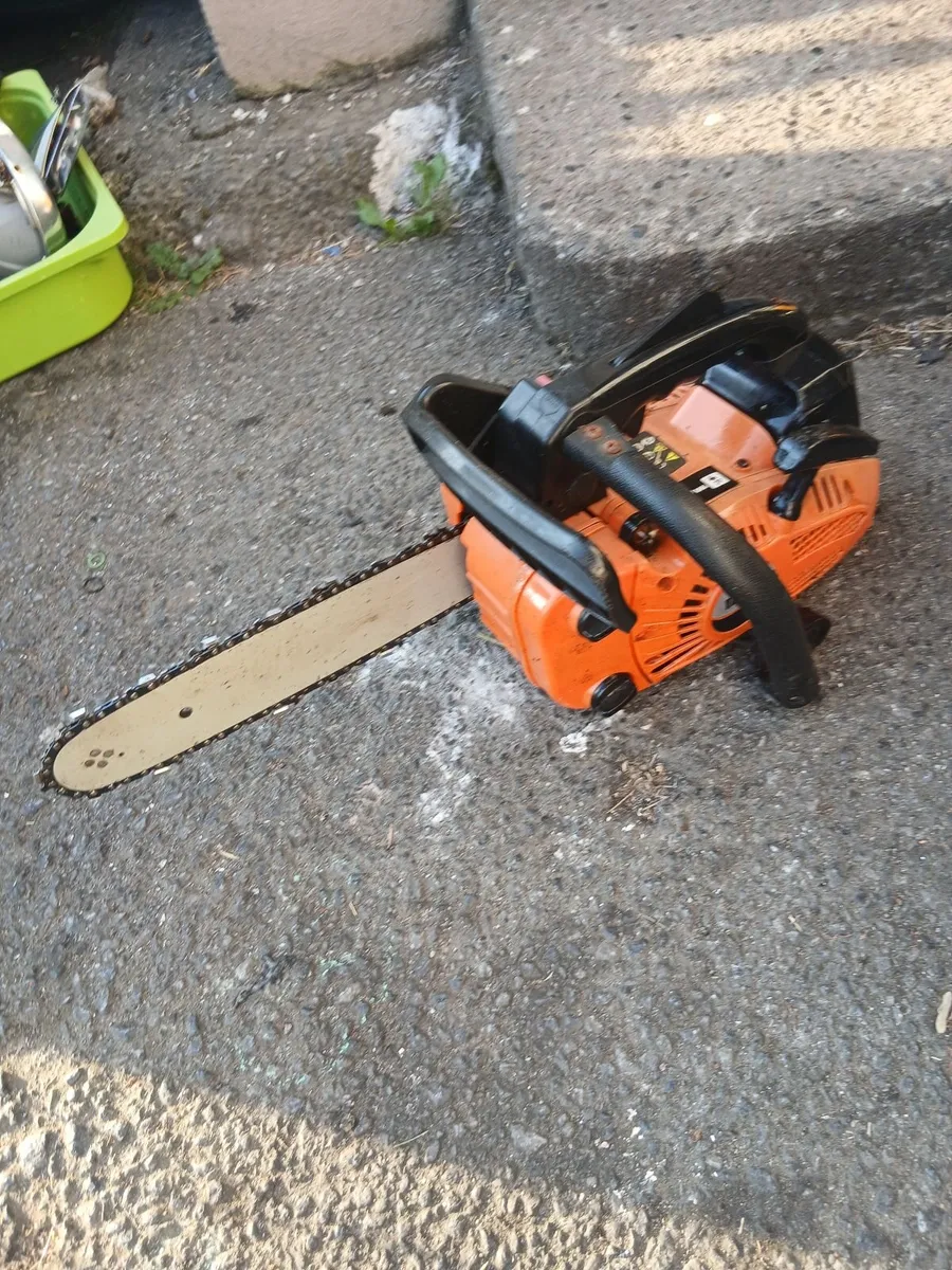 Hand chainsaw working 100-percent priced - Image 3