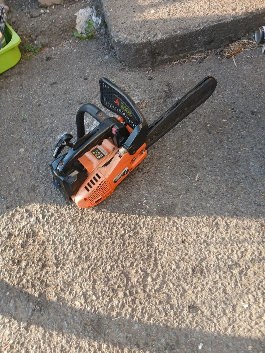 Hand chainsaw working 100-percent priced - Image 4