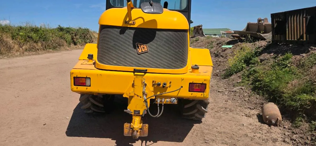 Jcb 320 - Image 3