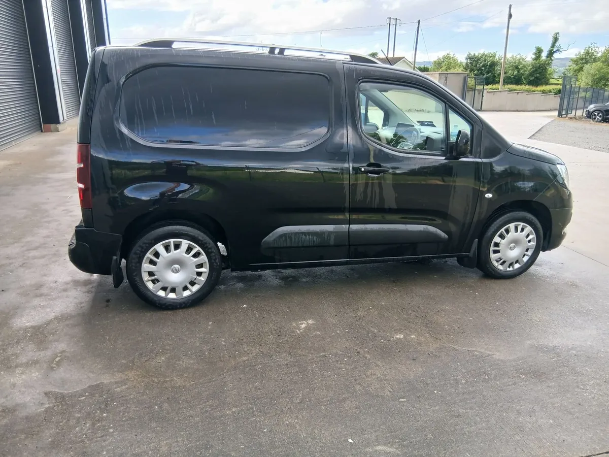 Opel Combo 2021 - Image 2
