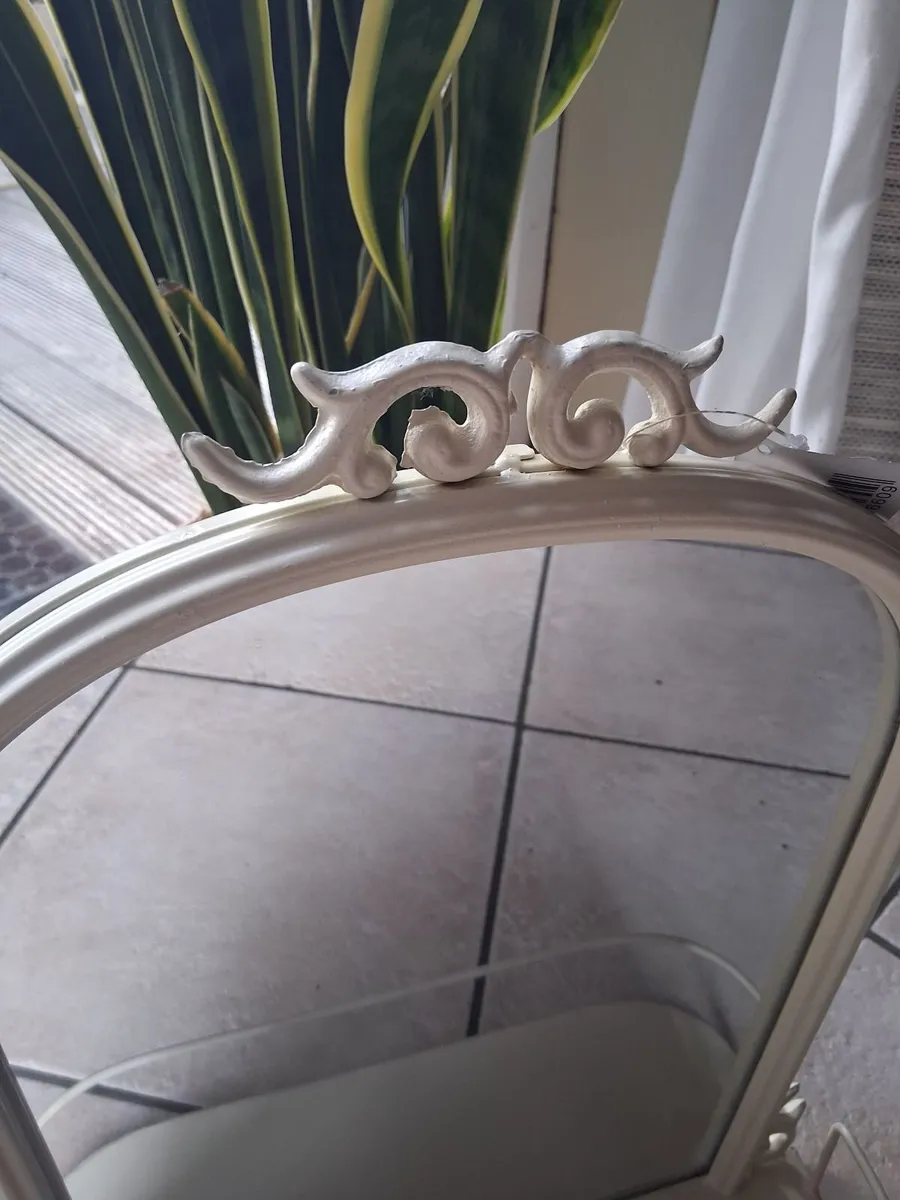 Metal vanity mirror - Image 1