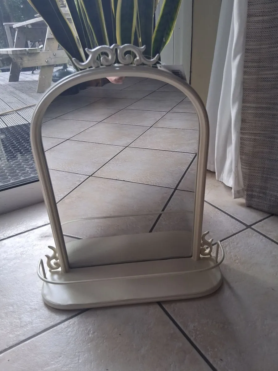 Metal vanity mirror - Image 3