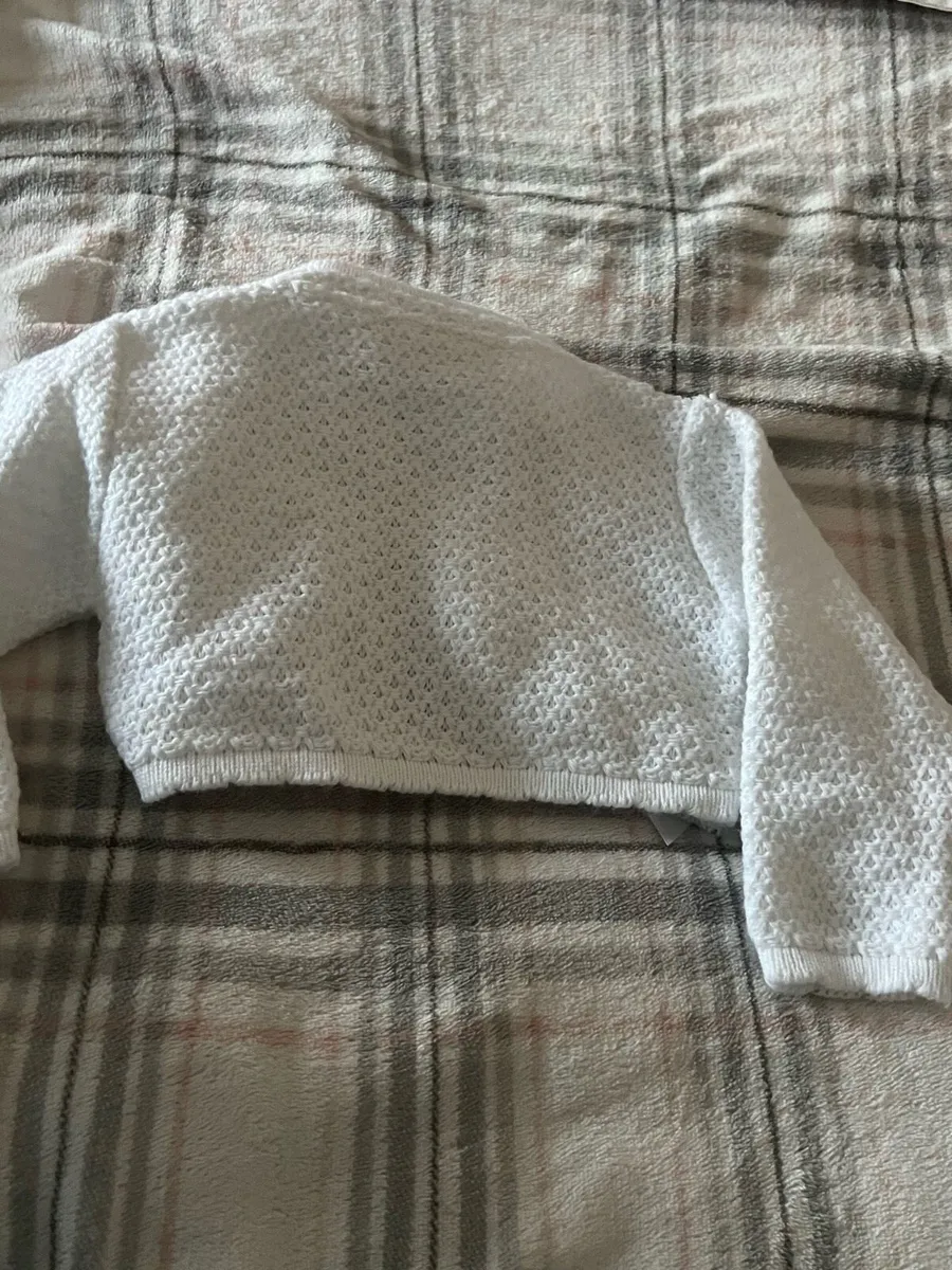 Girls BNWT cardigan 12/18 mths €8 - Image 2