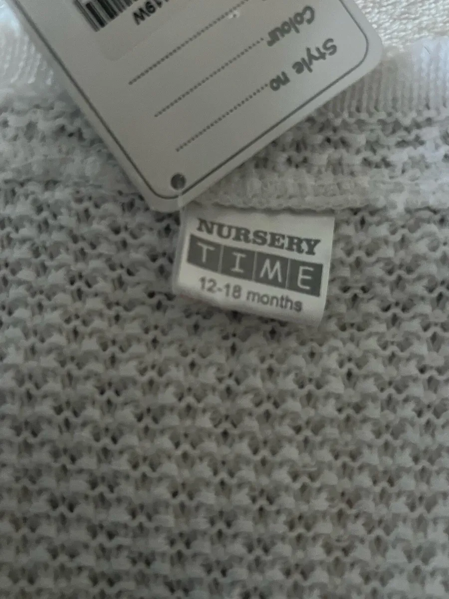 Girls BNWT cardigan 12/18 mths €8 - Image 3