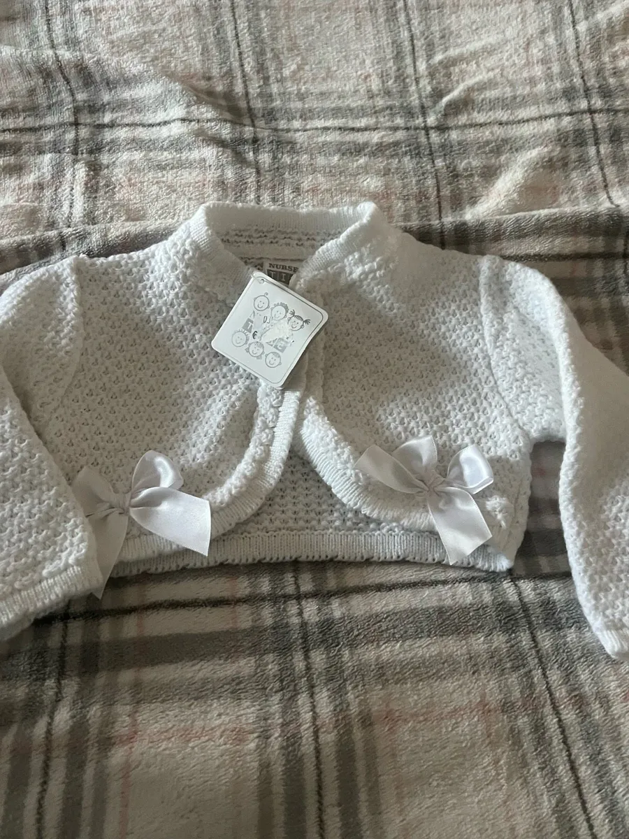 Girls BNWT cardigan 12/18 mths €8 - Image 4