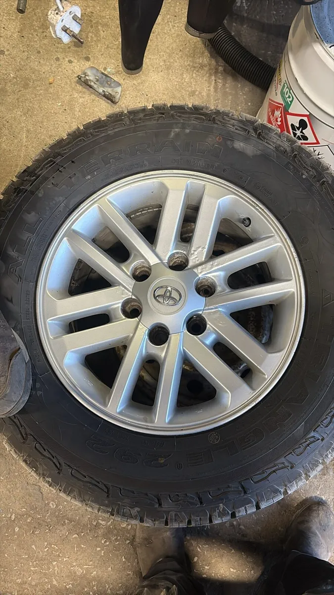 Toyota hilux alloys - Image 2