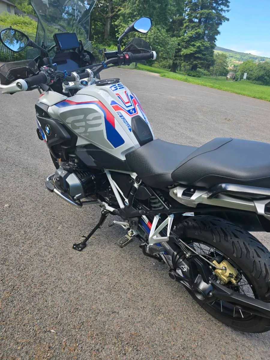 Motorcycle - Image 4
