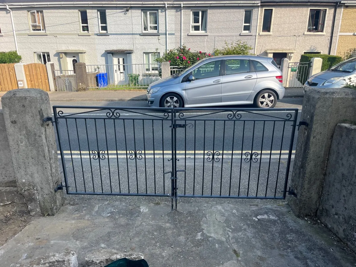 Metal gate - Image 1