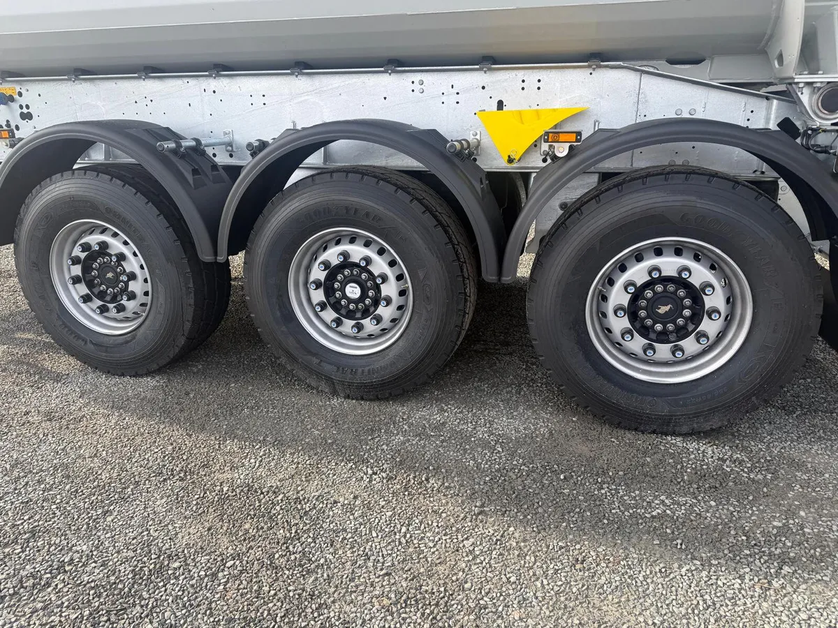 🚨🚨2026 Schmitz 8.2 tipping trailer 🚨🚨 - Image 4