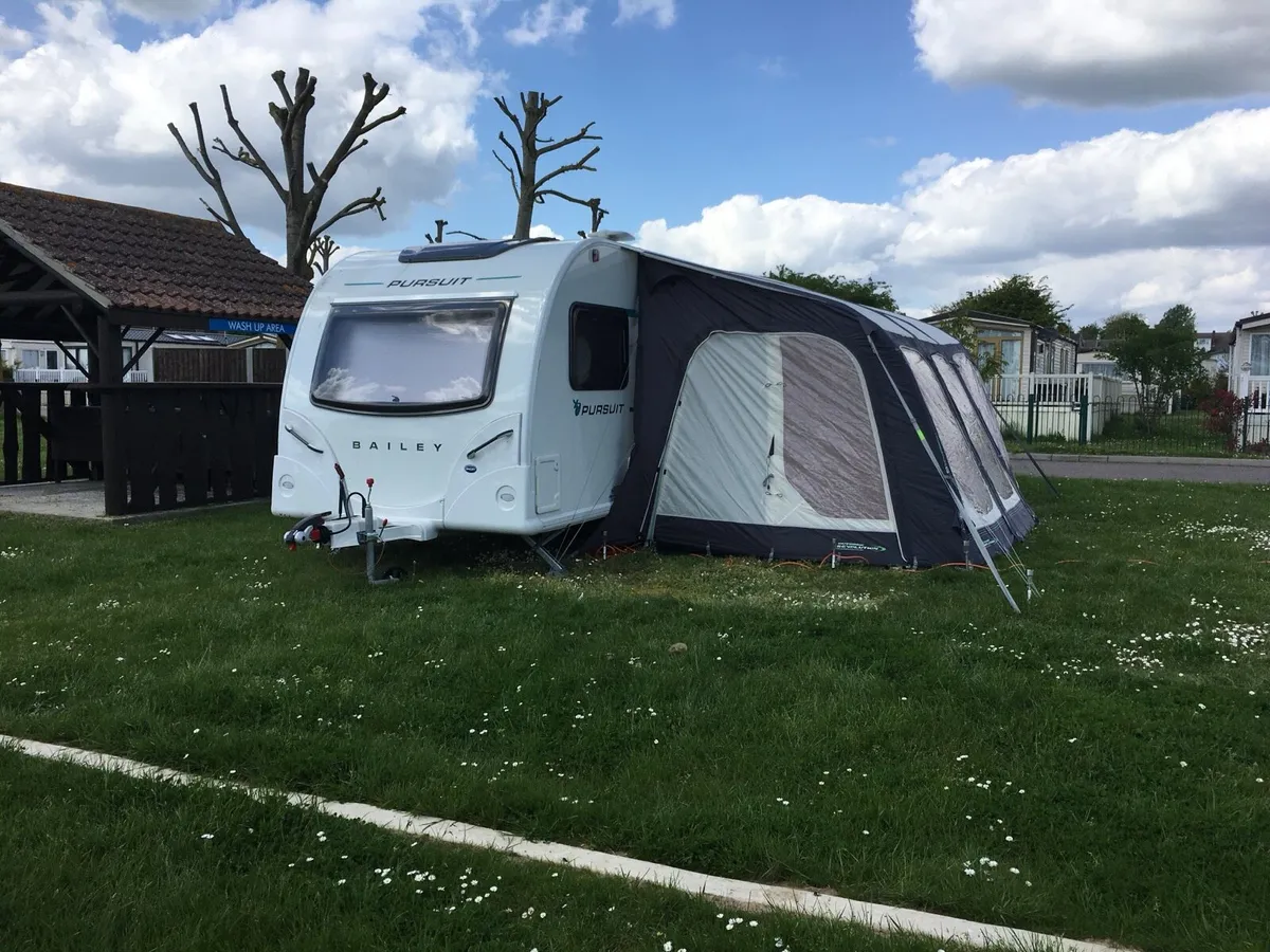 Caravan Bailey Pursuit series 2 570-6  Berth 2017 - Image 2