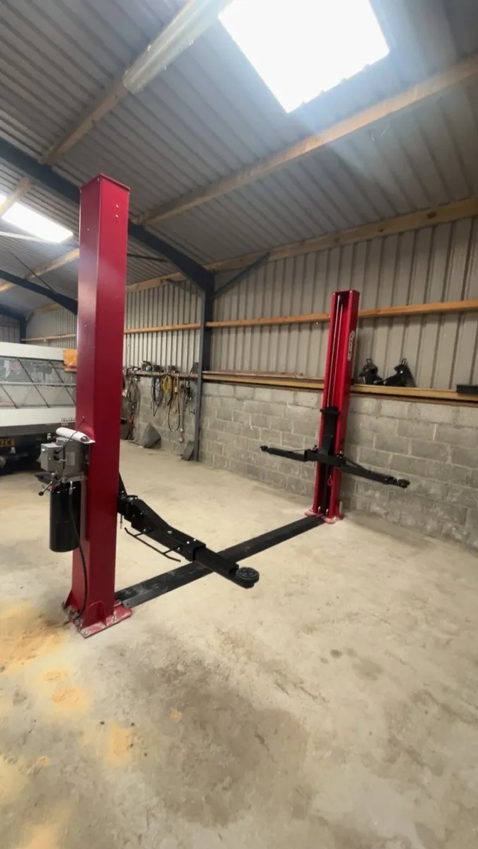 Car lifts Pacini brand fitting available - Image 1