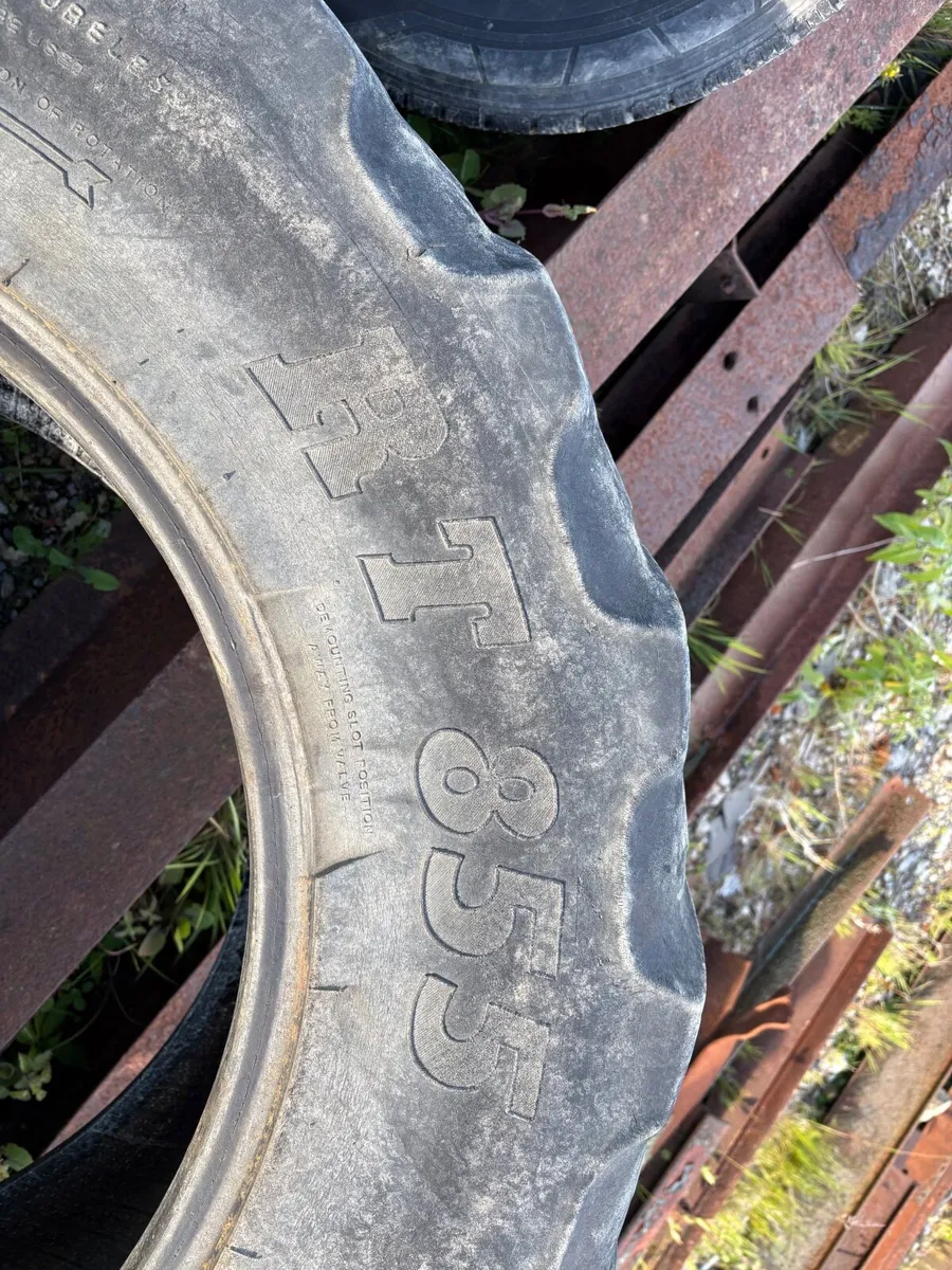 Second hand John Deere tyres - Image 4