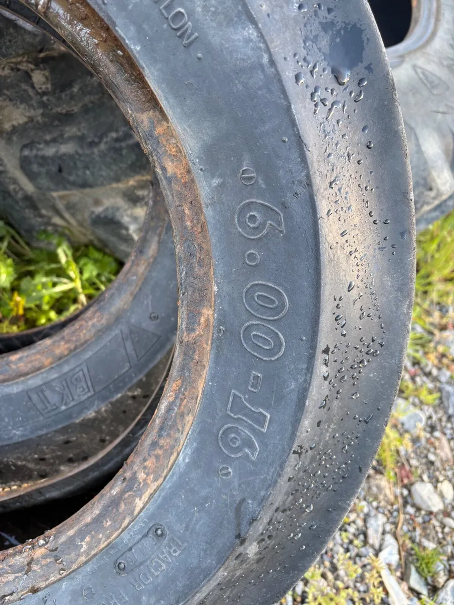 Second hand John Deere tyres - Image 1
