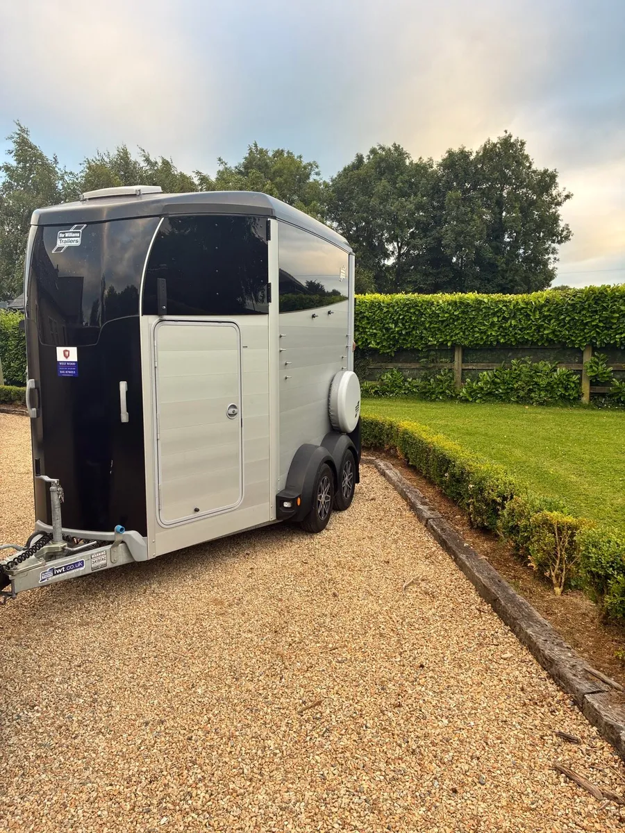 Horse box - Image 2