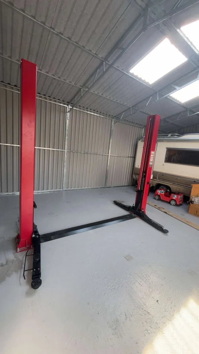 Garage lifts Pacini brand nationwide install - Image 2
