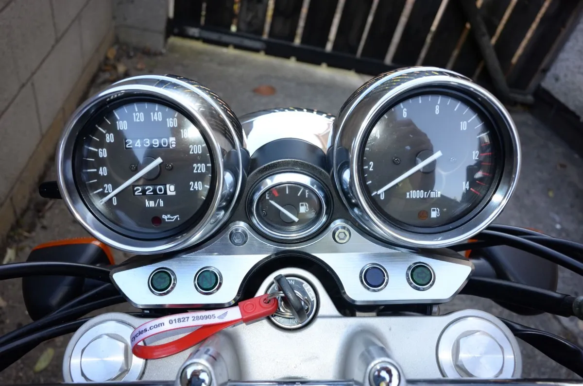 Suzuki GSX750 "Inazuma" 2002 - Image 2