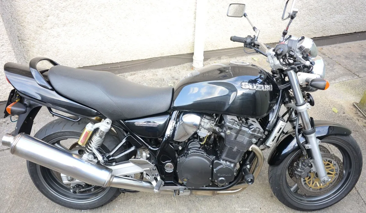 Suzuki GSX750 "Inazuma" 2002 - Image 1