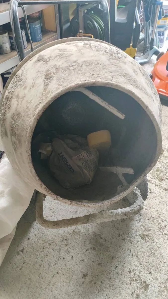 Electric cement mixer - Image 1