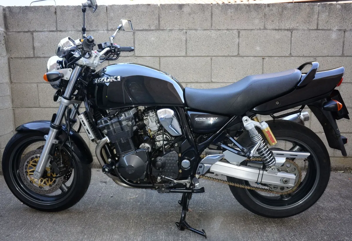 Suzuki GSX750 "Inazuma" 2002 - Image 4