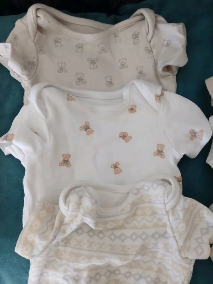 Newborn vests & baby grows €5 - Image 3