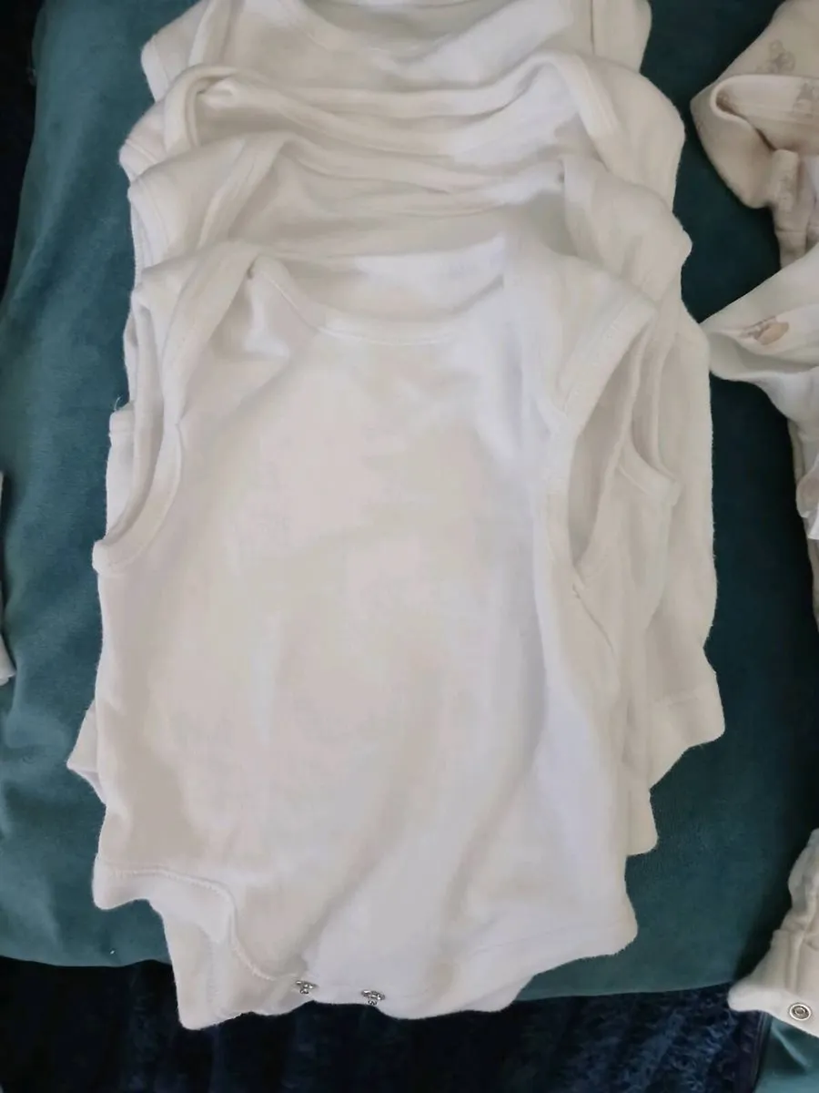 Newborn vests & baby grows €5 - Image 4