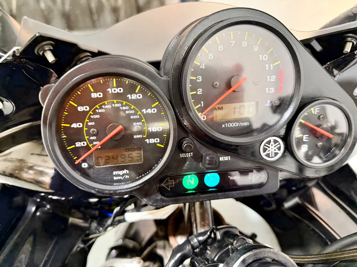 YAMAHA FZS FAZER 1000 - Image 3