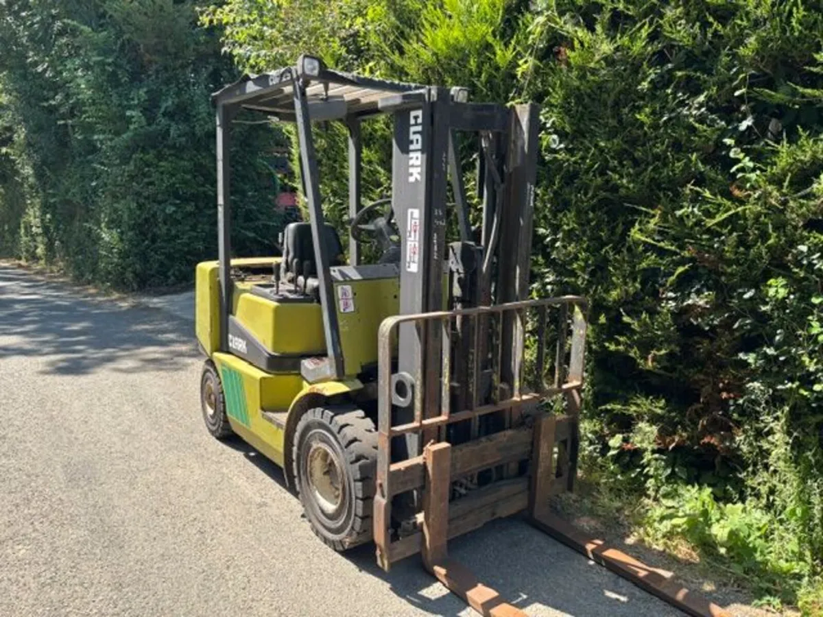 Clark Diesel Forklift - Image 3