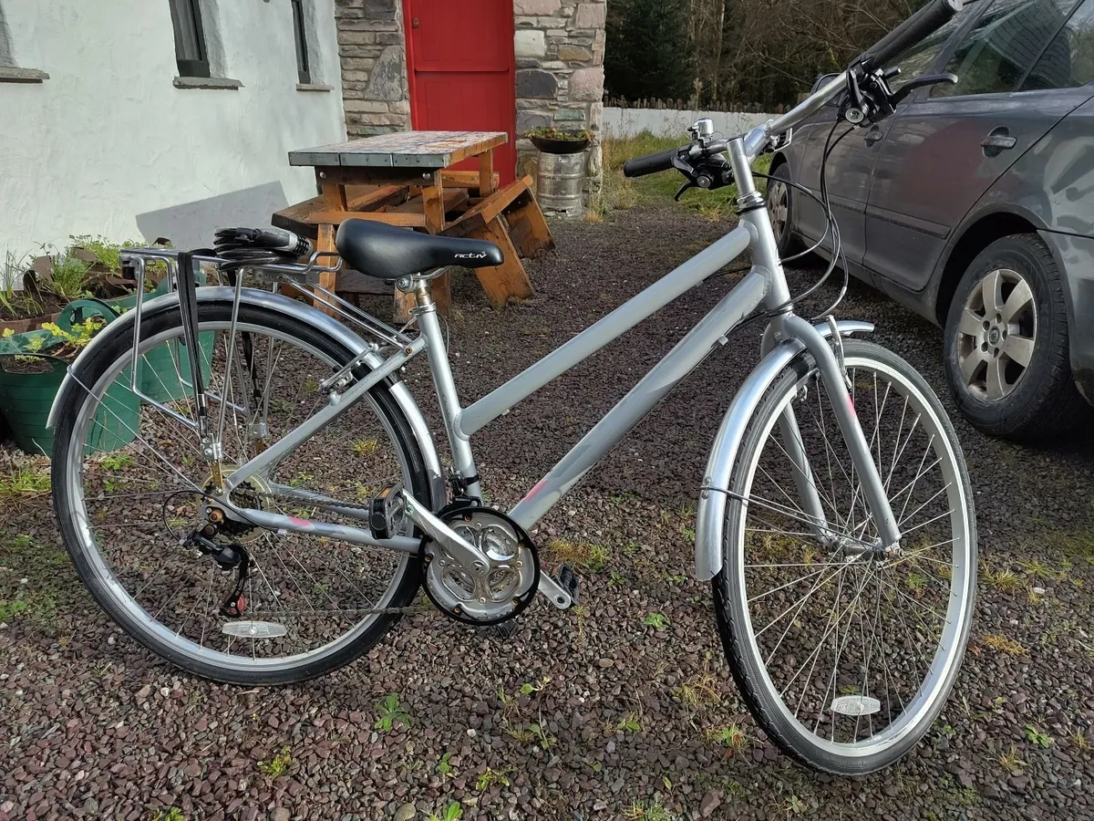 Raleigh Activ Oakland Hybrid Bike - Image 3
