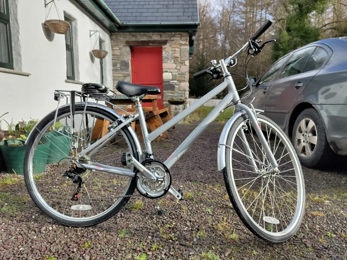 Raleigh Activ Oakland Hybrid Bike - Image 2