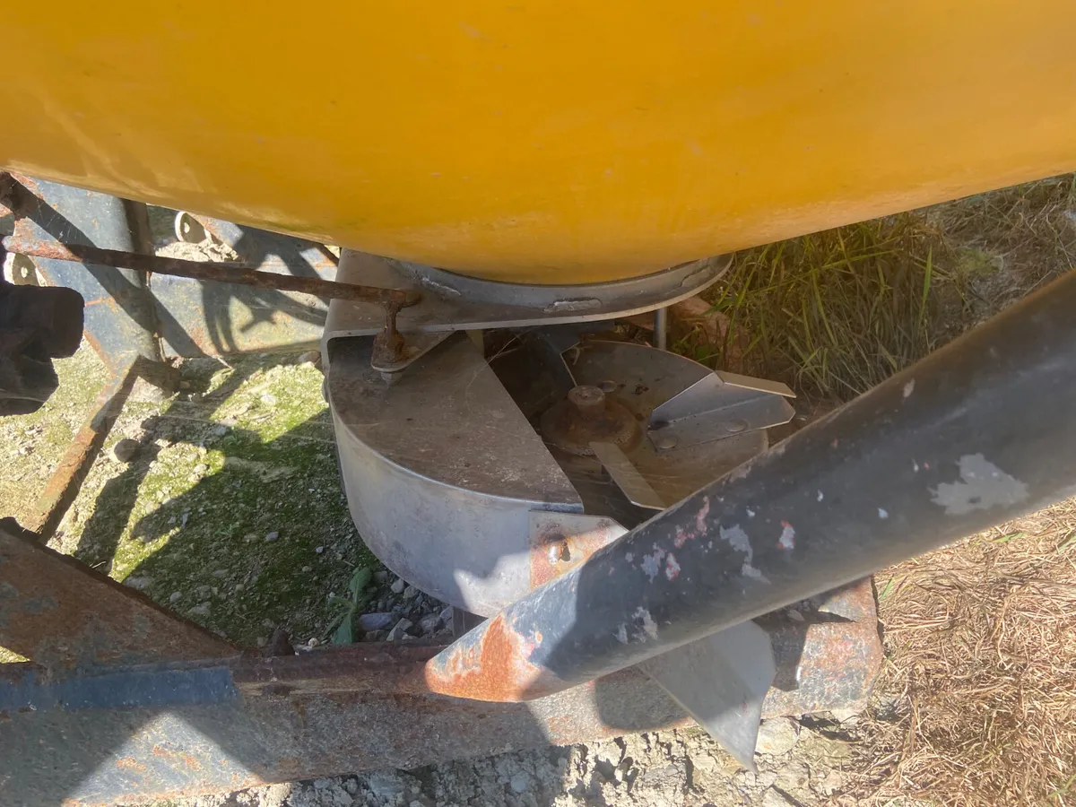 Fert spreaders (second hand) - Image 3
