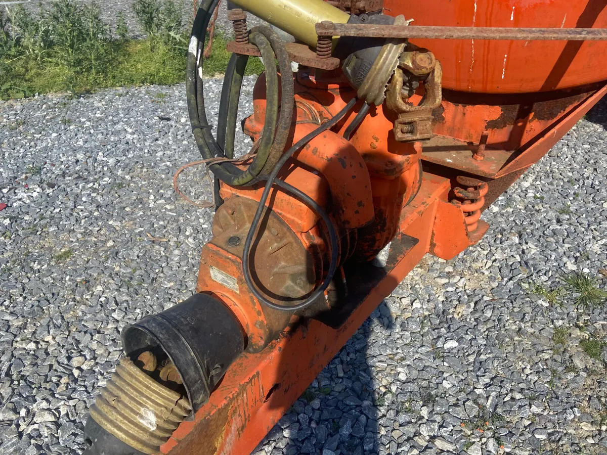 Slurry tank (in need of repair) - Image 3