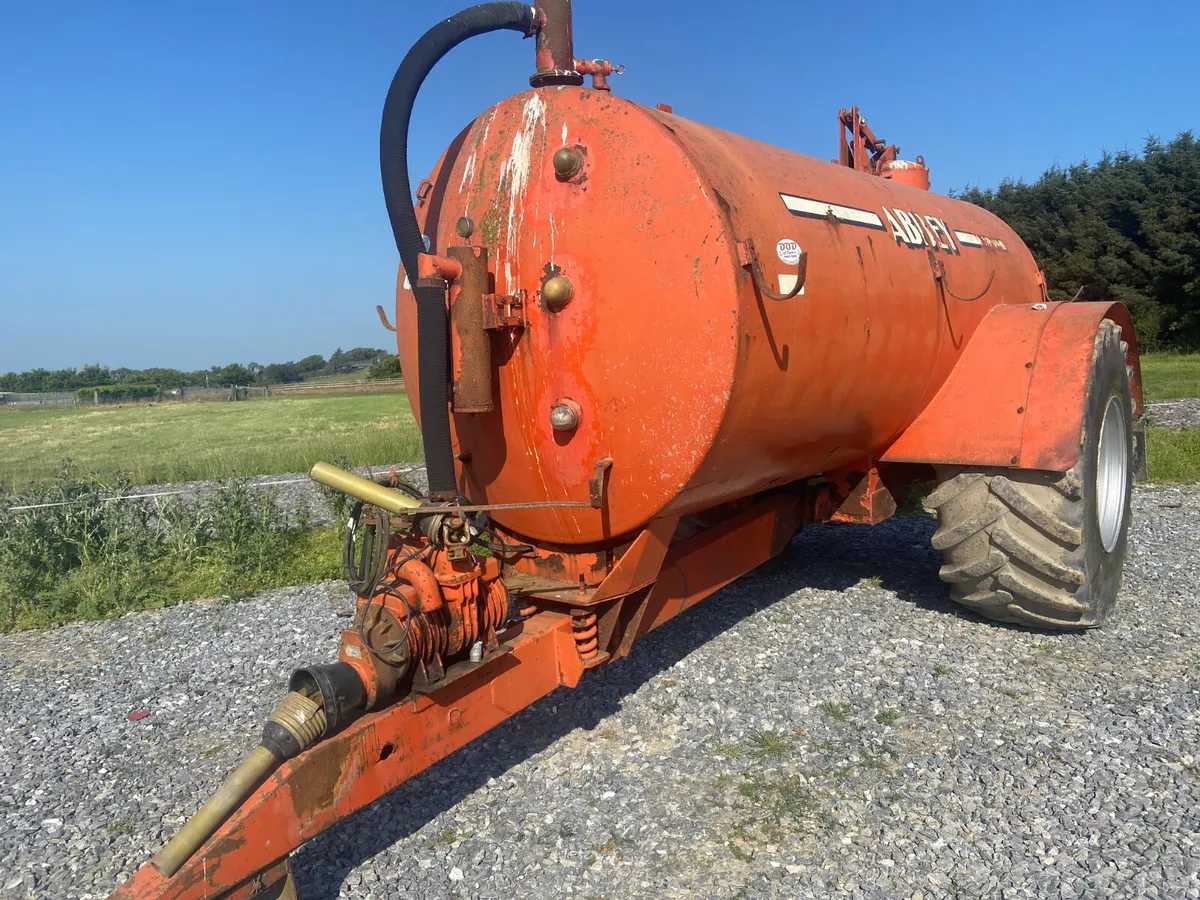 Slurry tank (in need of repair) - Image 1