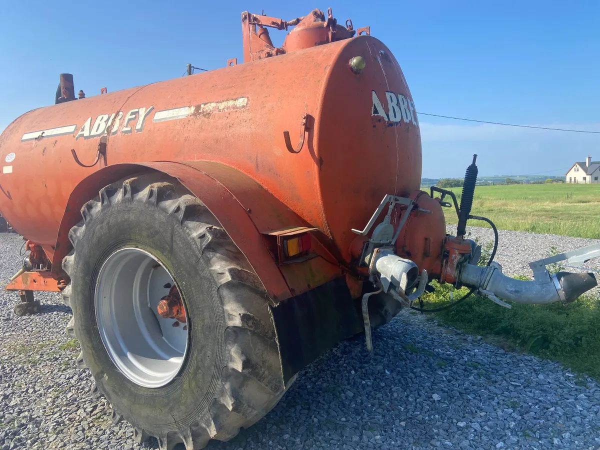Slurry tank (in need of repair) - Image 2