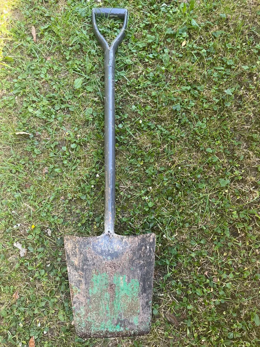 Heavy vintage square-nosed shovel - Image 2