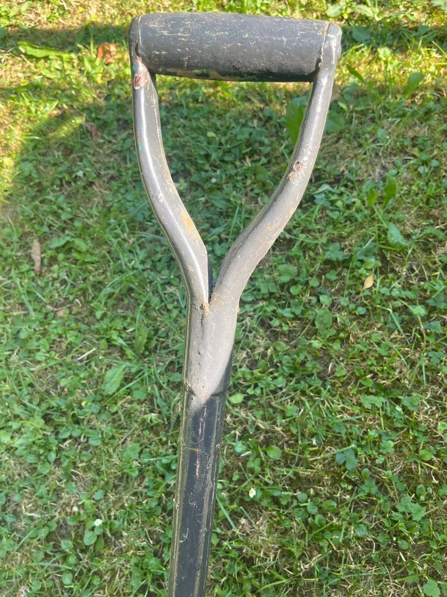 Heavy vintage square-nosed shovel - Image 4