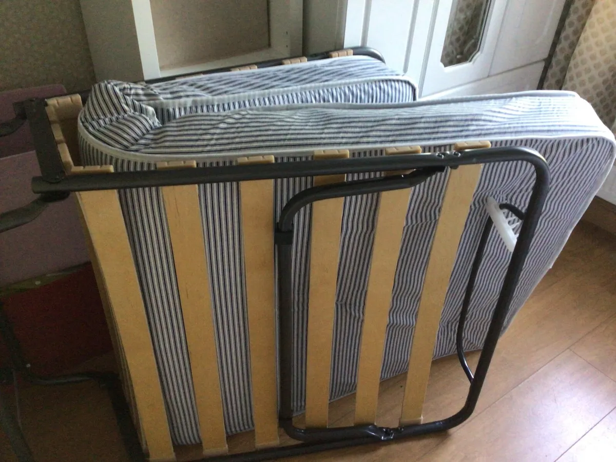 Fold up bed - Image 1