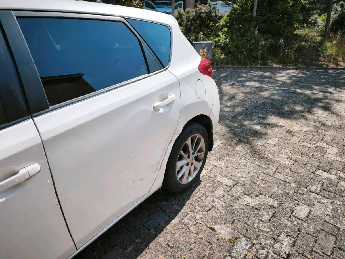 Toyota Corolla Auto - Image 3